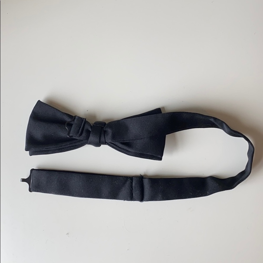 Black bow tie